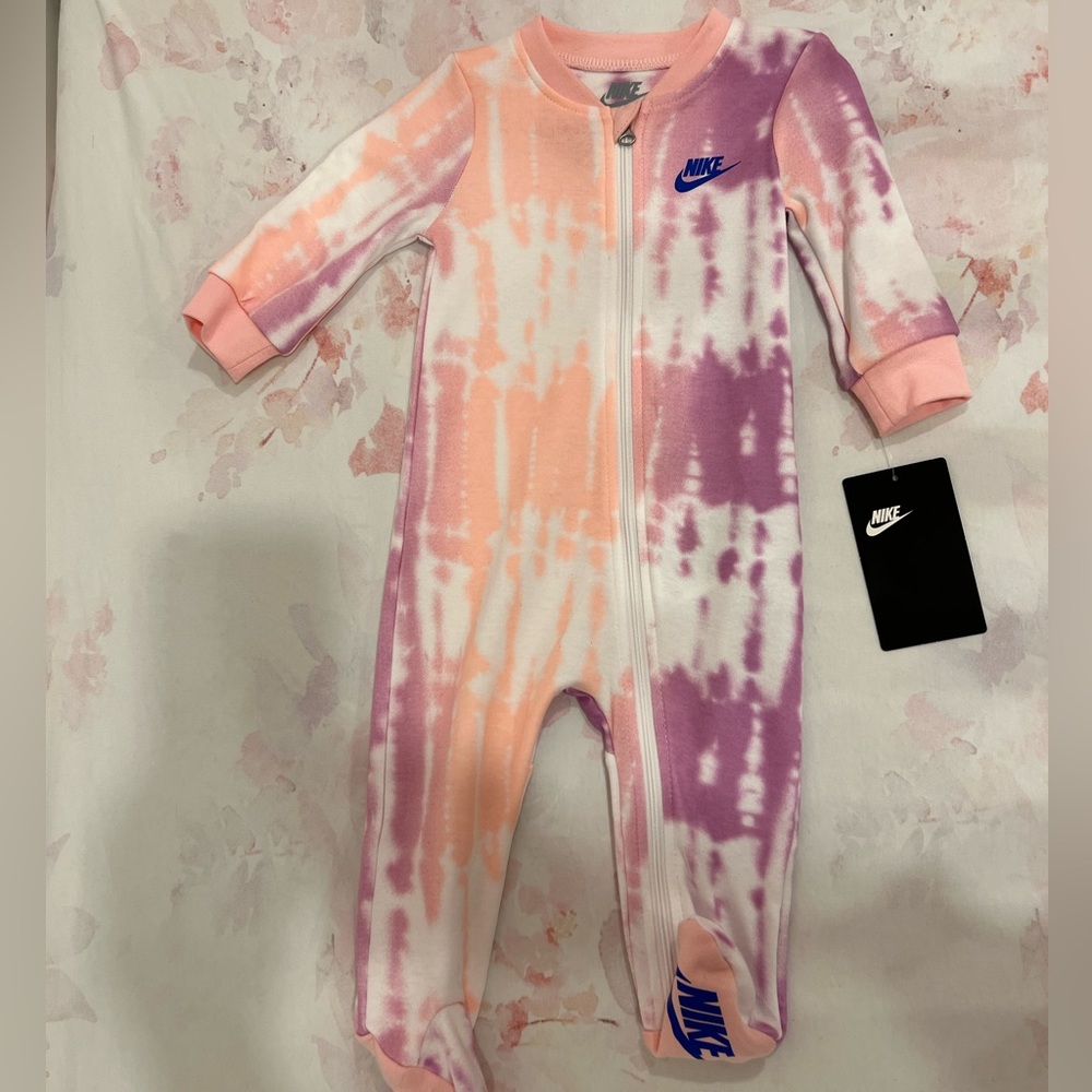 NWT! Nike baby adorable peach & purple tiedye footie